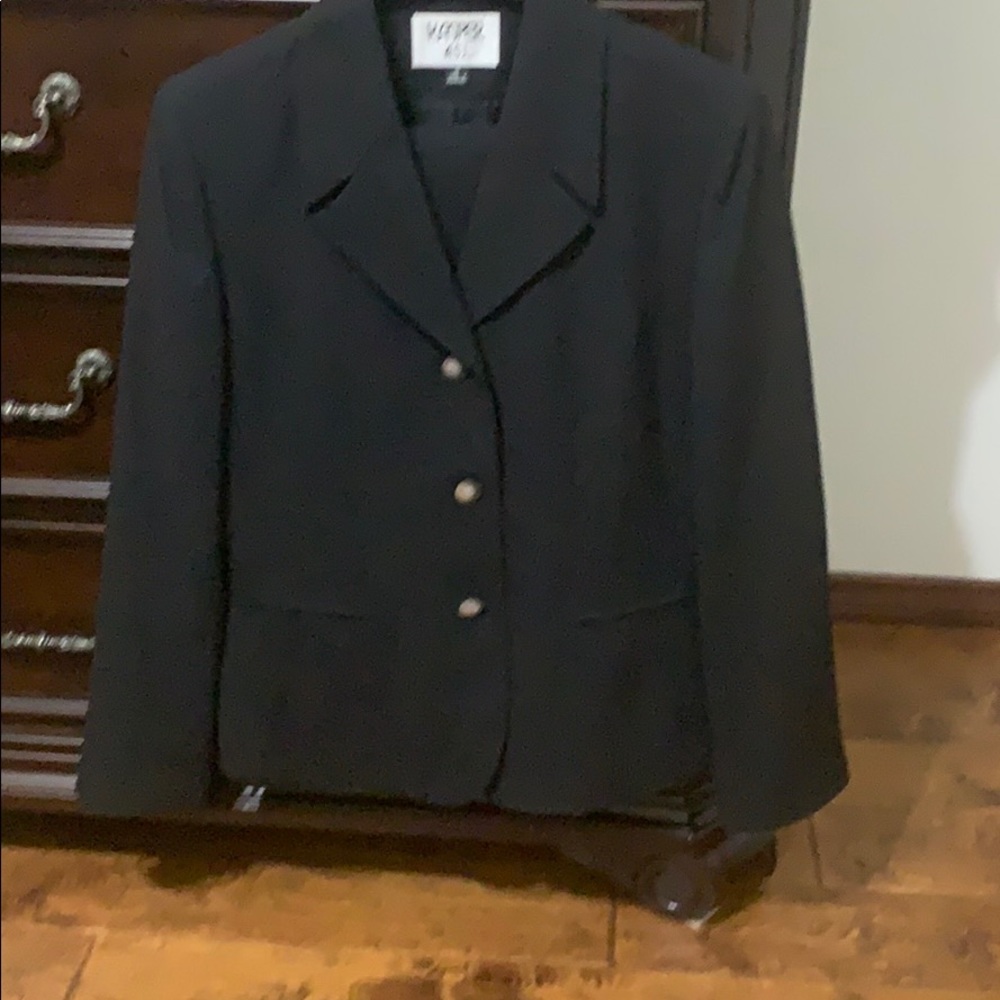 Kasper woman suit size 8 - used